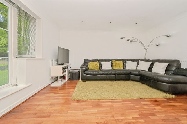 7, Wharf Way, Kings Langley photo 2
