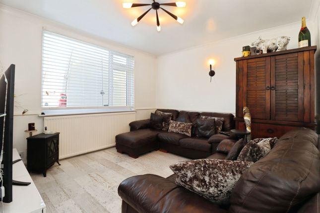 4, Pettigrove Gardens, Bristol photo 3