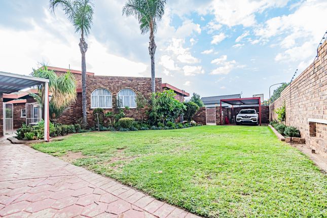 Detached house for sale in 432 Theuns Van Niekerk, Wierdapark, Centurion, Gauteng, South Africa