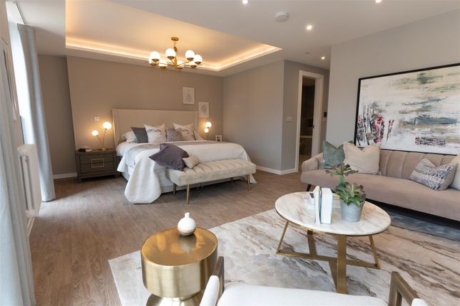 Flat for sale in Slate Wharf, Manchester