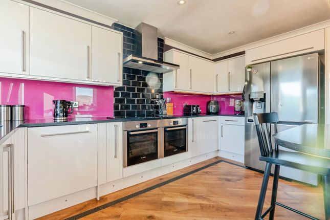 Blythwood, 76, Stirling Court, Burnley photo 3