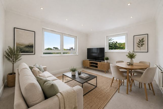 Flat 12, Radley Lodge,, Inner Park Road, London photo 2