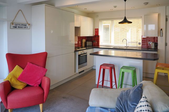 2 Pearsons Cottages Sea Wall, Whitstable photo 4