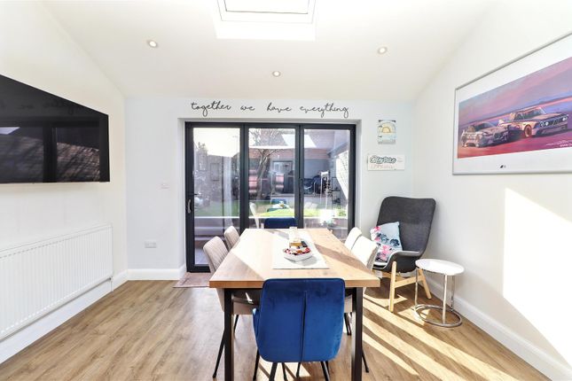 10, Rodgers Close, Elstree photo 4