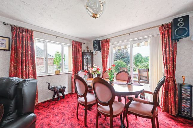 12 Walton Place, Weston Turville, Buckinghamshire photo 4