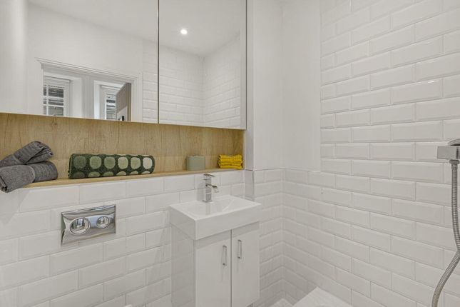 4, 31 Draycott Avenue, LONDON photo 3