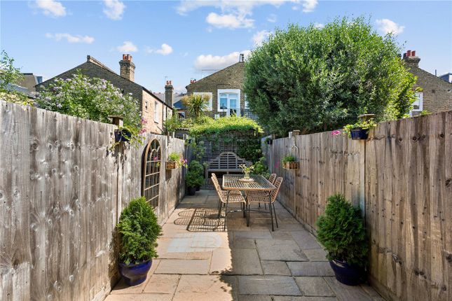 17A,, Ravenstone Street, London photo 2