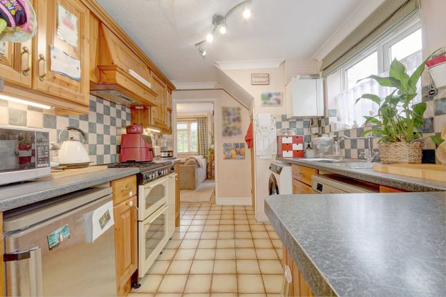 31, Hawks Town Crescent, Hailsham photo 3