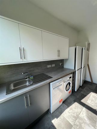 Flat to rent in Hyde Park Road, Hyde Park, Leeds