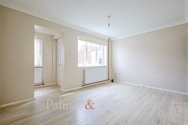 12, Westridge Way, Essex photo 2