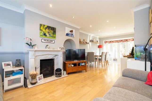 272, Outwood Common Road, Billericay photo 2
