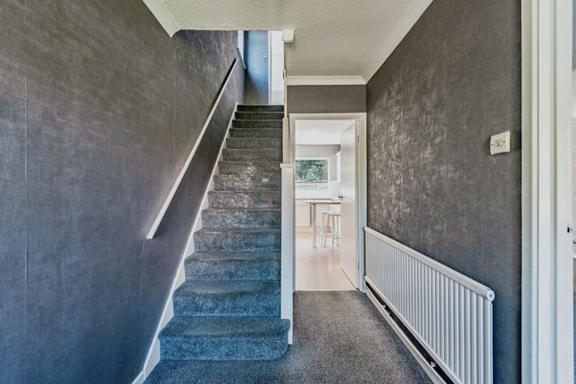 12, Brookside, Crawley photo 4