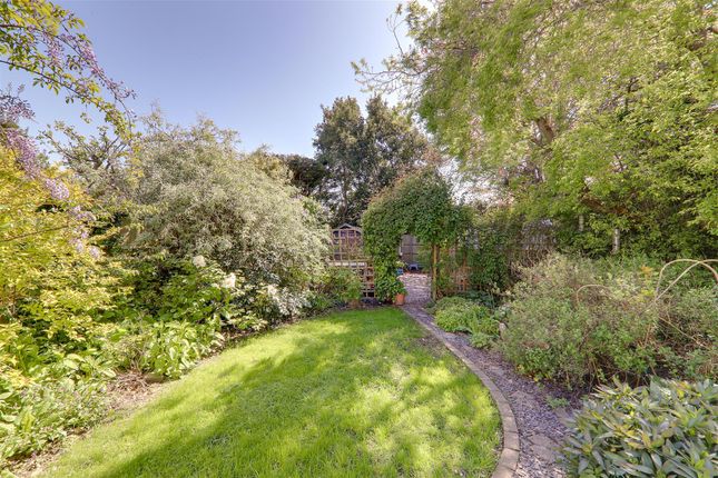19, Poulters Lane, Worthing photo 2