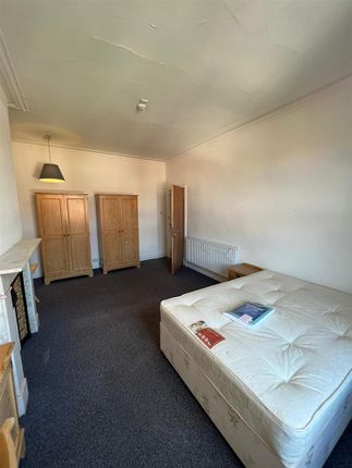 Flat to rent in Hyde Park Road, Hyde Park, Leeds
