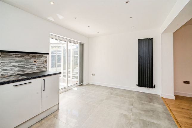 16, Alvista Avenue, Maidenhead photo 4
