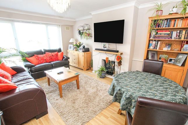 24 Shearwater Avenue, Whitstable photo 2