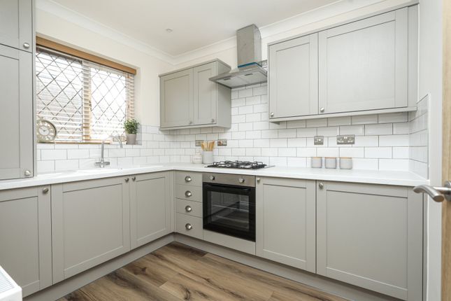 Flat 3, Bridger Court, 10, Epple Bay Avenue, Kent photo 2