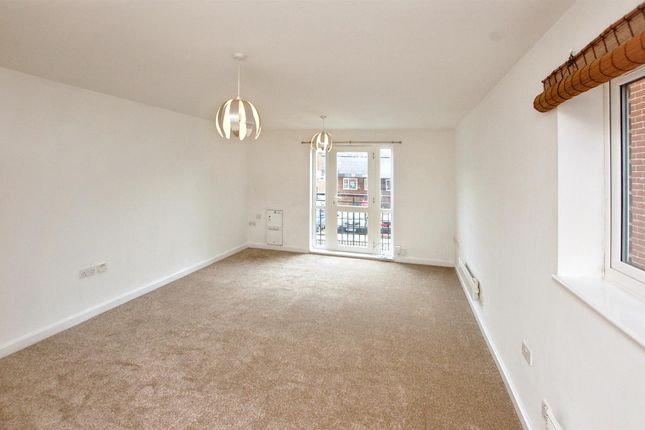 2E, Lyons Crescent, Tonbridge photo 4