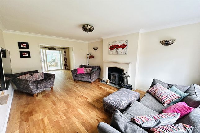 28 Wychwood Avenue, Lymm photo 2