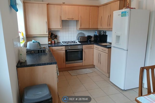 Windsor Court, Bramley, Leeds photo 3