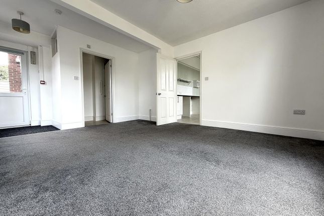 Room 1 Theydon Lodge, 88 Sandown Road, Sandown photo 5