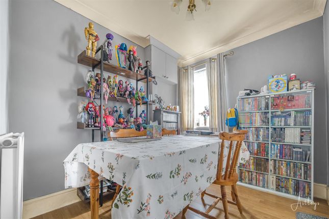 5, Birchfield Road, Swansea photo 4