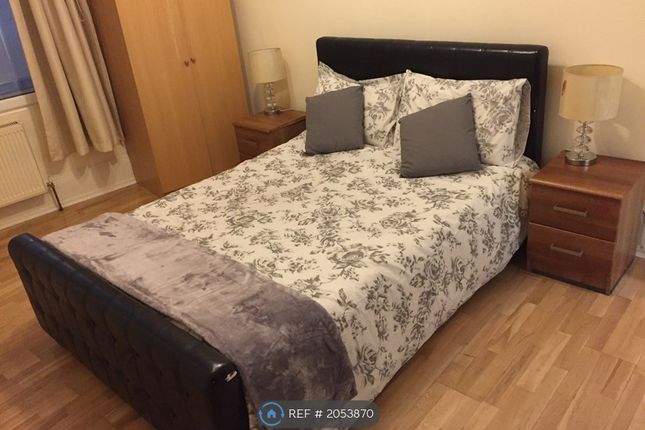 Flat to rent in Manor House, London