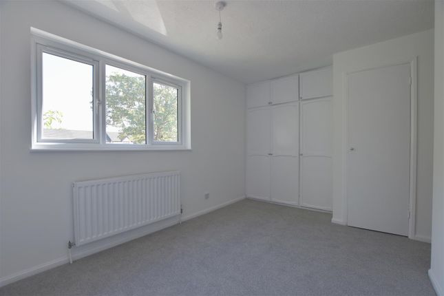 26, Abbots Rise, Redhill photo 3