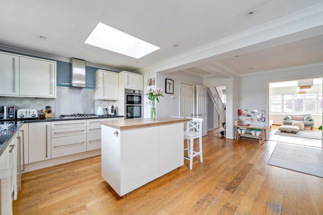 48, Hampton Court Avenue, East Molesey photo 4