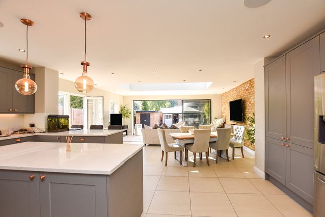 47, Tattenham Way, Tadworth photo 4