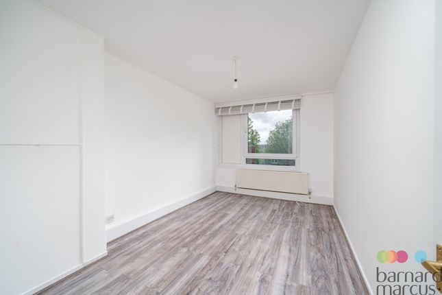 Duplex to rent in Reedham Close, London