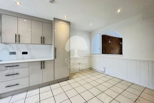 10, Goldsworthy Way, Slough photo 4
