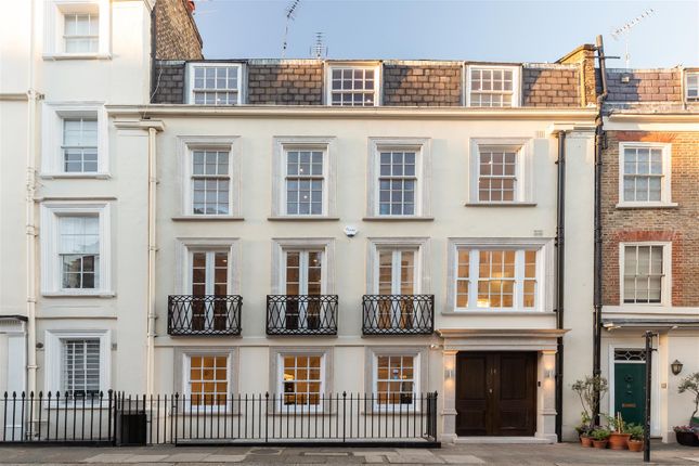 Thumbnail Terraced house for sale in Culross Street, London