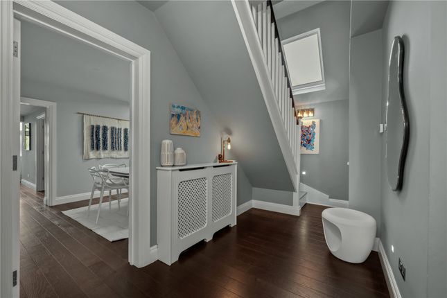4, Gladstone Place, East Molesey photo 3