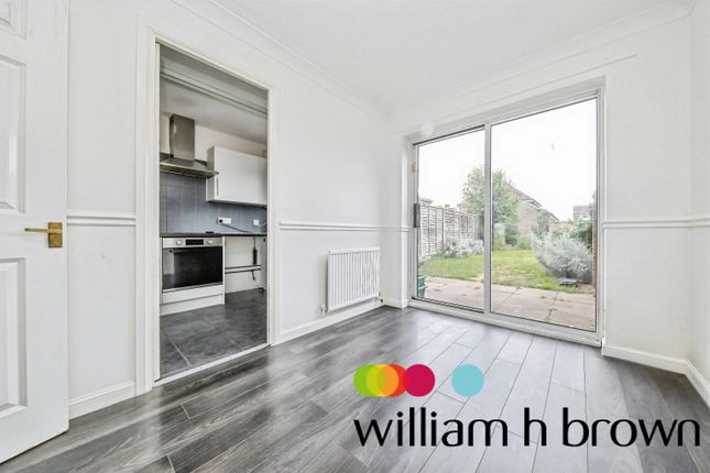 31, Hallcroft Chase, COLCHESTER photo 3