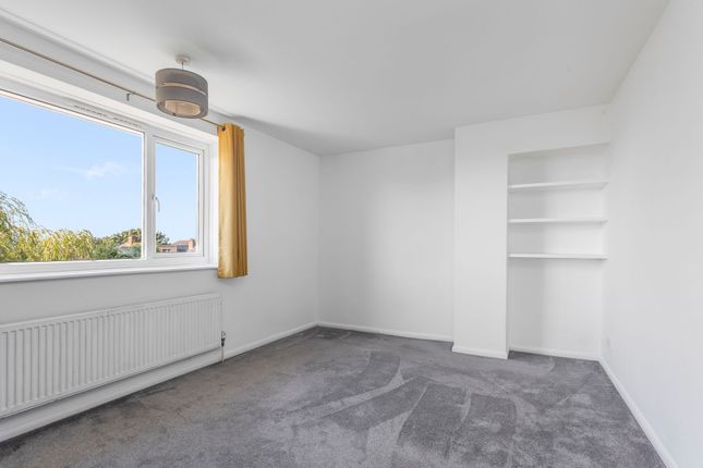 8 St. Peters Close, Hove photo 4