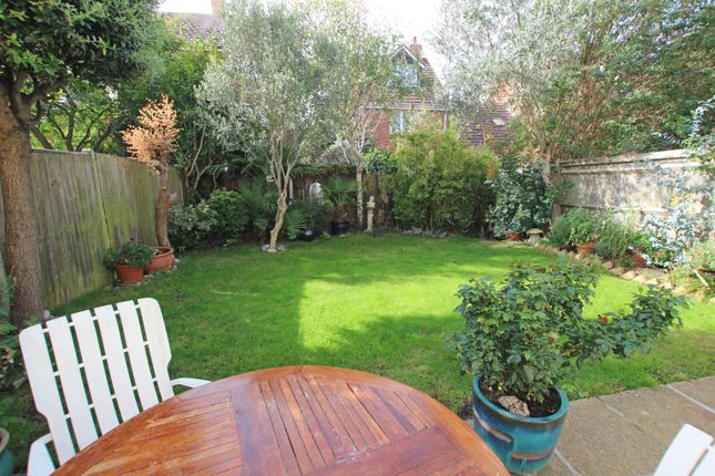 31, Silver Strand West, Eastbourne photo 4