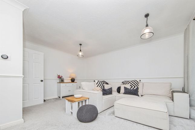 5, Shackleton Close, HARWICH photo 2