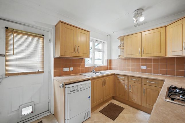 63, Wokingham photo 4