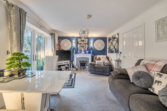 10 Pine Court,, Lymington Bottom, Alton photo 2