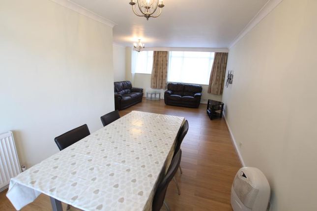 7, Radstone Court, Woking photo 3
