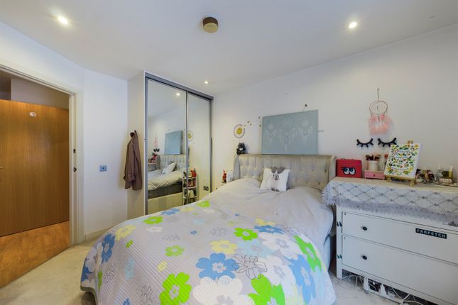 Flat for sale in Halyards Court, Western Road, Romford
