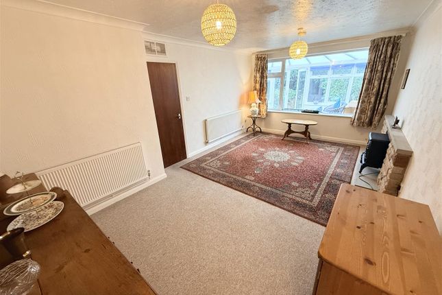16, Vicarage Close, Ilkeston photo 2