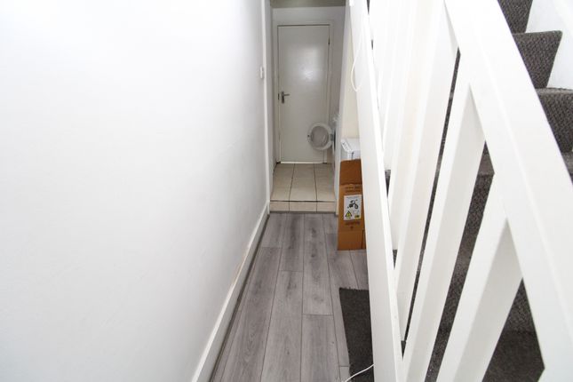 27d, Waverley Road, Plumstead photo 2