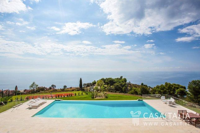 Villa for sale in Costarainera, Liguria, Italy