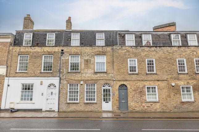 Flat to rent in Victoria Street, Windsor