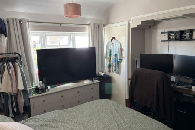 44 Ashridge Way, SUNBURY-ON-THAMES photo 3