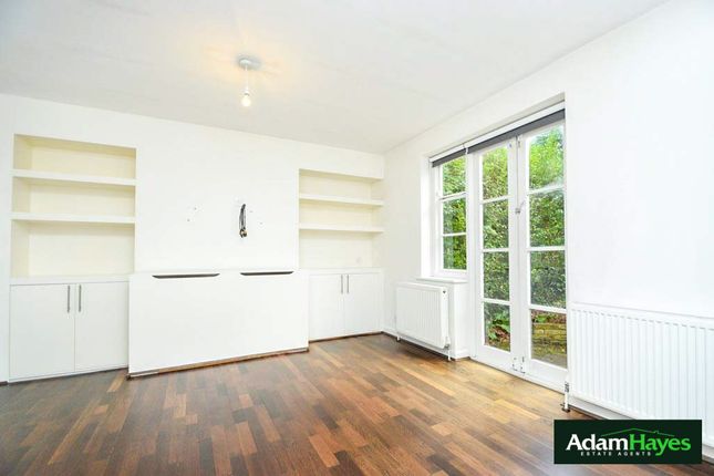 Cottage to rent in Creswick Walk, London