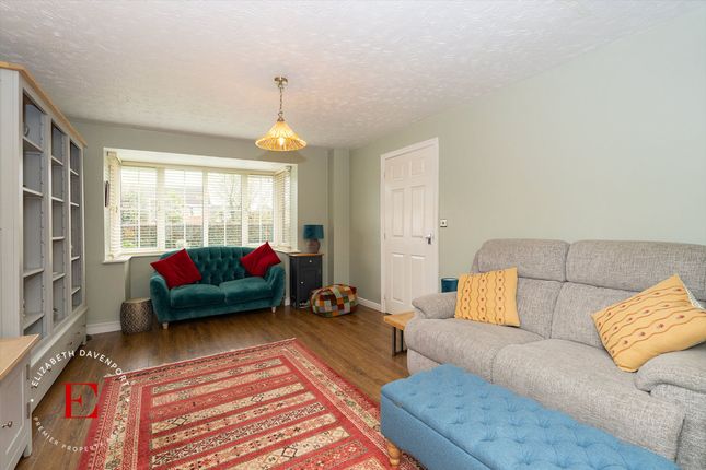18 Mercers Meadow, Coventry photo 2