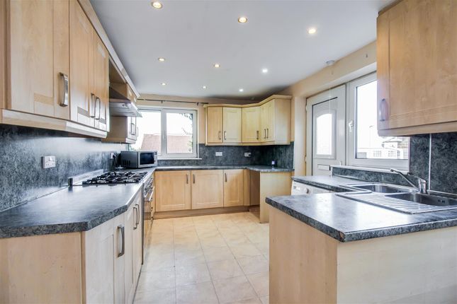 37, Oakland Drive, Wakefield photo 3